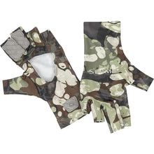 Load image into Gallery viewer, Simms SolarFlex SunGlove-Riparian Camo
